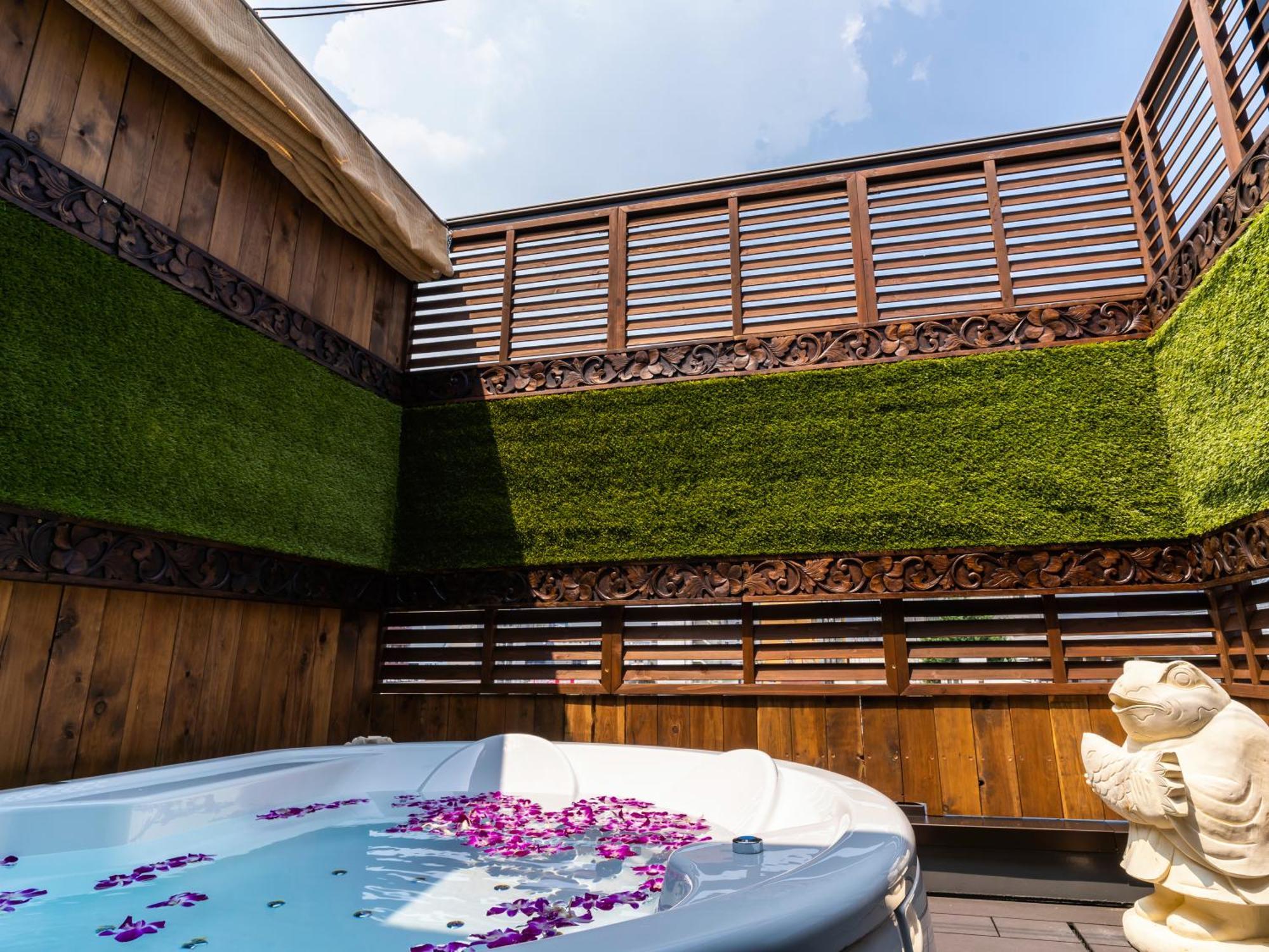 Hotel Petit Bali Garden Shin-Okubo (Adults Only) Tokyo Exterior photo